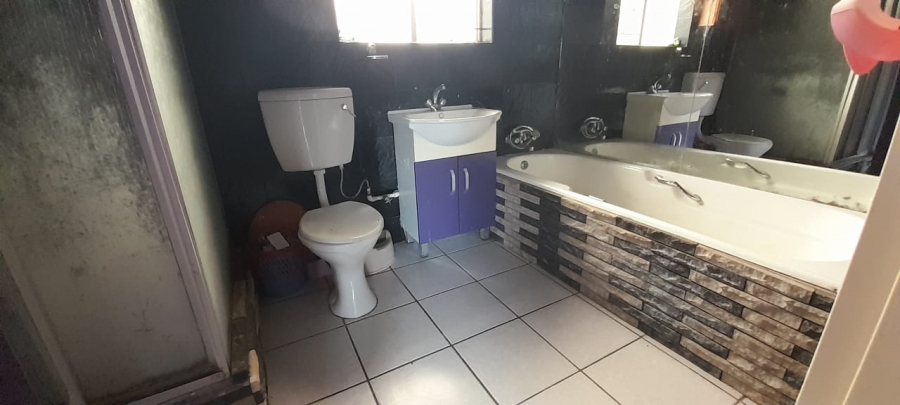 5 Bedroom Property for Sale in La Hoff North West